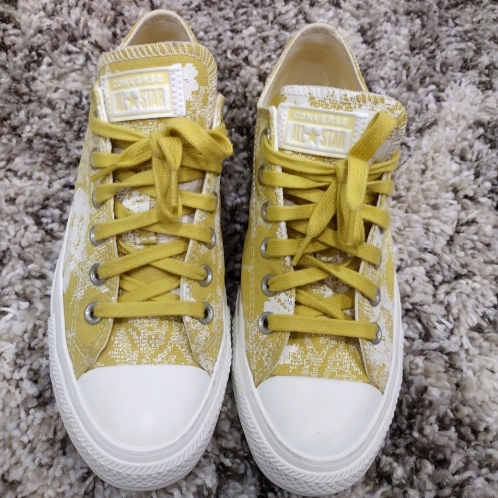 RARE✨💛 Gold low top Converse